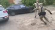 Задержание мошенника-дроппера сняли на видео в Павлодаре