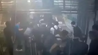 Внезапно вышедший из строя эскалатор покалечил 14 человек в метро Южной Кореи