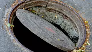 Ребенок погиб в Костанайской области, упав в открытый люк