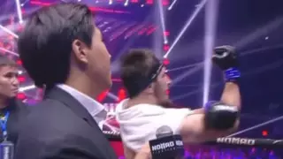 Бойца забросали бутылками на турнире по кулачным боям в Казахстане