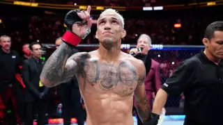 Теперь реванш с Махачевым? Чарльз Оливейра нокаутировал соперника на UFC 289