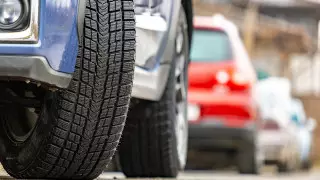 КНБ объяснил причины скопления авто на границах Казахстана