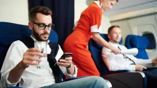 Пассажирка первого класса оказалась в центре семейного скандала в самолете