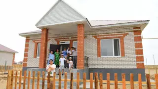 В Актюбинской области 30 семей, пострадавших от паводка, получили ключи от новых домов