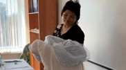 Трогательно: преподаватель убаюкала малыша студентки на экзамене в Таразе