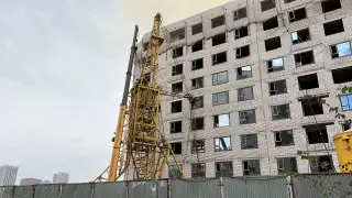 Строительный кран упал в Астане