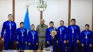 Министр обороны поздравил армейских рукопашников с успешным выступлением на ЧМ