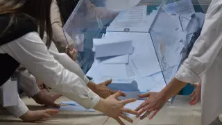 Освободить учителей от участия в выборах предложили в Казахстане