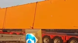 Заблокировал трассу Алматы - Конаев: водителю трала выписали миллионный штраф