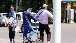 В полиции признали, что не смогут контролировать скорость самокатчиков