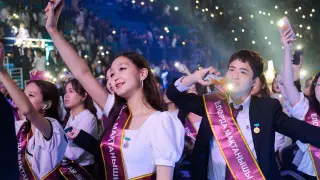 Выпускники заложили капсулу времени. Как прошел выпускной для школьников Астаны