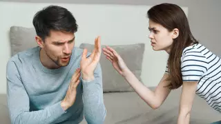 Психолог назвал 5 неочевидных причин, почему женщине не везет в любви