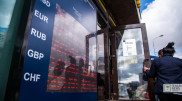 Сколько стоят рубль и доллар в обменниках Казахстана