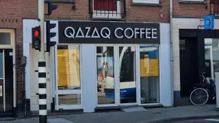 Уголок Родины. Казахстанцы открыли бизнес “для своих“ в Амстердаме