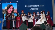 Той на паузу. Выпускница в Кокшетау прибежала на вручение диплома в свадебном платье
