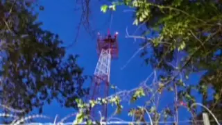 Мужчина залез на вышку в Алматы