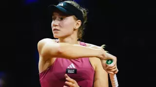 "Я хочу, но мне говорят: не время". Елена Рыбакина - о запретах из-за карьеры