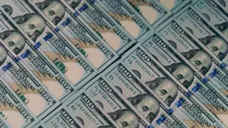 Тенге вновь подешевел на торгах