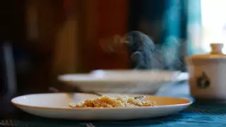 Гастроэнтеролог объяснила, кому следует отказаться от каши на завтрак