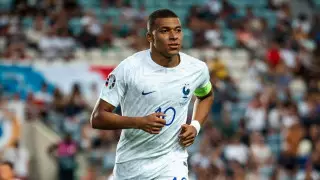 "Реал" договорился о трансфере нападающего Килиана Мбаппе - СМИ