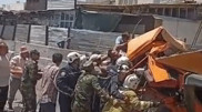 Камазиста зажало в машине после столкновения с бетонной стеной