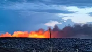 Мусорный полигон снова горит в Актобе, несмотря на дождь
