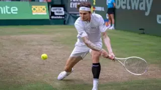 Бублик успешно стартовал на Уимблдоне и повторил достижение Федерера