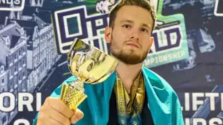 Известный в Актау спортсмен уехал в Англию собирать капусту