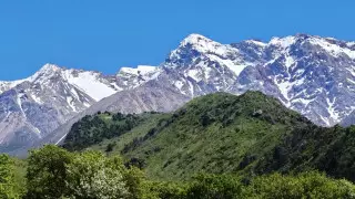 Туриста, упавшего с 4238-метрового пика, ищут в Туркестанской области