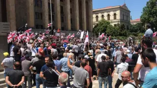 Радикалы разгромили и сорвали гей-фестиваль в Грузии