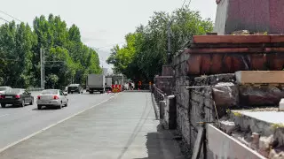 Как ремонтируют мост через БАК по Сейфуллина, где сняли облицовку