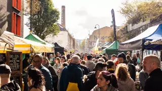 Как относятся к казахстанцам за границей