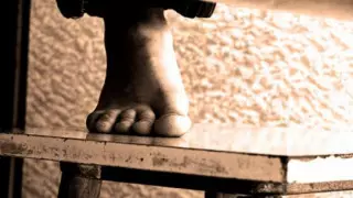 Преподаватель танцев повесился на крыльце школы в Кыргызстане