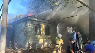 Двух человек спасли в ходе пожара в центральном районе Алматы