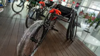 "Алматы марафон" и Kaspi.kz подарили гоночные коляски параспортсменам