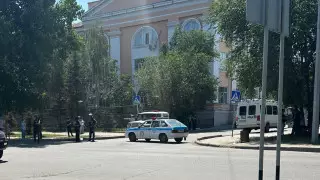 Центр Семея оцепили из-за подозрительного чемодана