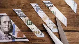 Курс доллара снова упал почти на 2 тенге