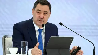 Садыр Жапаров рассказал анекдот про казаха и кыргыза - строителей дорог