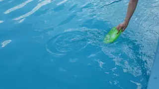 Отец утонувшей в бассейне девочки из Житикары просит наказать ее мать