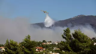 Тушивший пожар самолет разбился в Греции: все люди на борту погибли