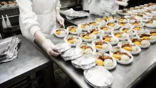 Почему не на всех авиарейсах кормят пассажиров