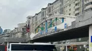 Как накажут взобравшуюся на мост в центре Астаны женщину