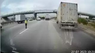 ДТП с инкассаторской машиной произошло на трассе под Алматы