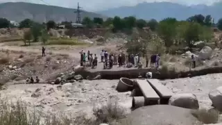 Сель разрушил мост и отрезал от цивилизации жителей дачного массива близ Талгара