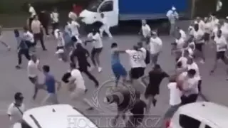 Безумие. Фанаты в Шымкенте кулаками встретили польских болельщиков: видео