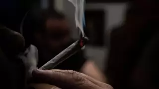 Дым с улицы: имеют ли право соседи курить на балконе в Казахстане