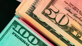 Курс доллара вырос еще на 1 тенге