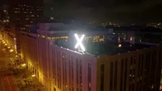 Гигантская буква X появилась на крыше штаб-квартиры Twitter в Сан-Франциско