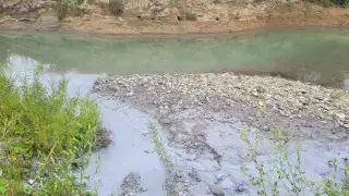 Окрасили реку в молочный цвет. Что произошло в Риддере