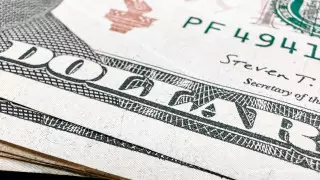 Курс доллара опустился до 445 тенге